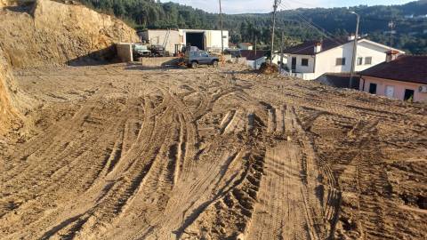 Lote de Terreno  Venda em Lustosa e Barrosas (Santo Estêvão),Lousada