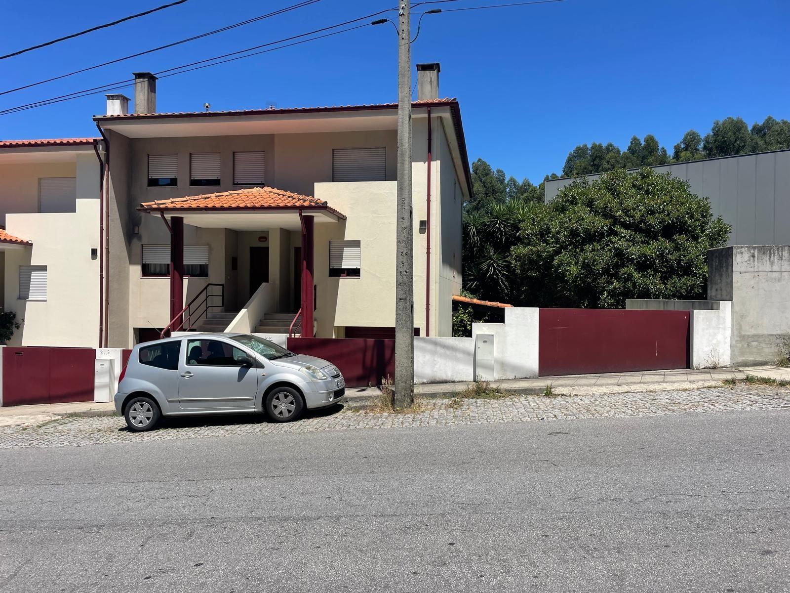 Moradia Geminada T3 Venda em Caldas de Vizela (São Miguel e São João),Vizela