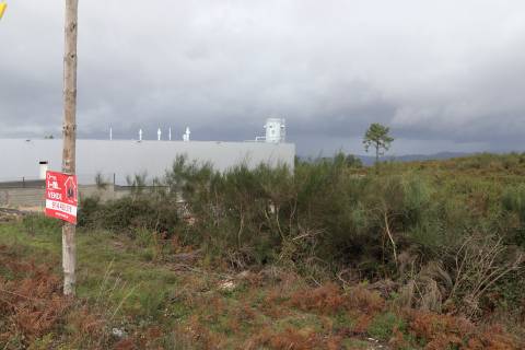 Lote de Terreno  Venda em Lustosa e Barrosas (Santo Estêvão),Lousada