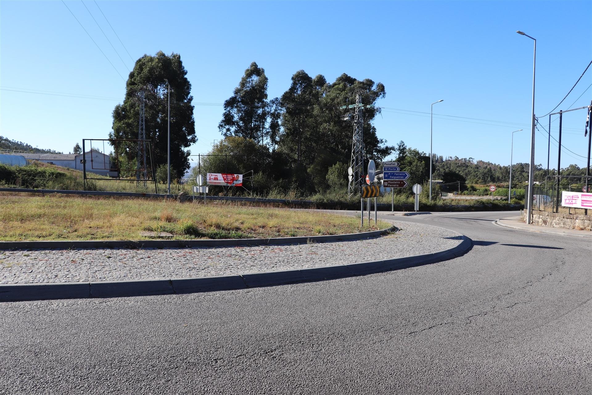 Lote de Terreno  Venda em Lustosa e Barrosas (Santo Estêvão),Lousada