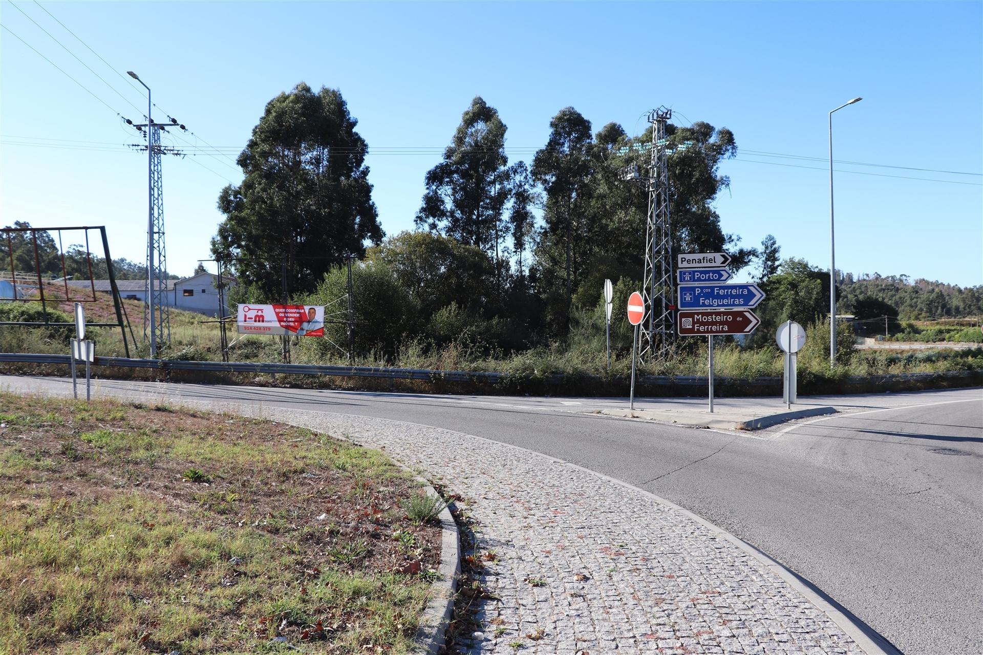 Lote de Terreno  Venda em Lustosa e Barrosas (Santo Estêvão),Lousada