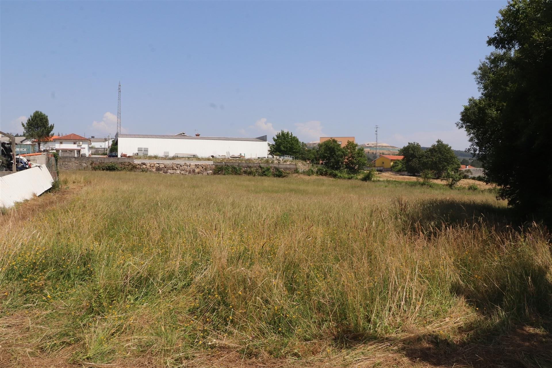 Lote de Terreno  Venda em Lustosa e Barrosas (Santo Estêvão),Lousada