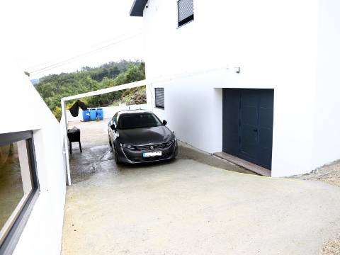 Moradia Isolada T3+2 Venda em Vilarinho,Santo Tirso
