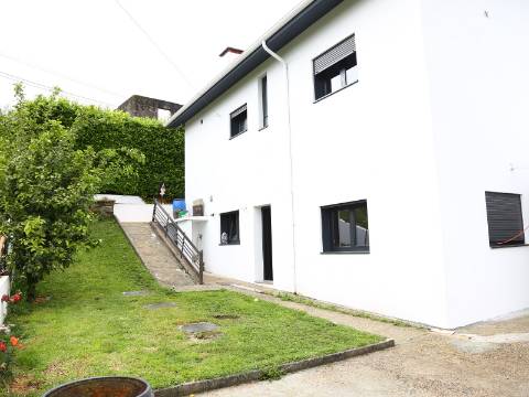Moradia Isolada T3+2 Venda em Vilarinho,Santo Tirso