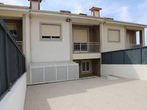 Moradia Geminada T3 Venda em Lustosa e Barrosas (Santo Estêvão),Lousada