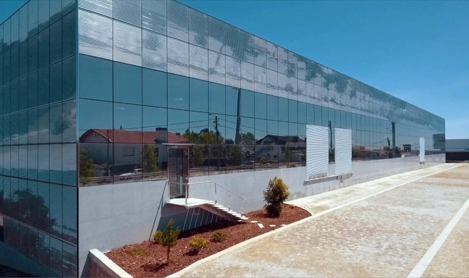 ARRENDAMENTO DE PAVILHÃO INDUSTRIAL – 2000 m² | ESCAPÃES SMF
