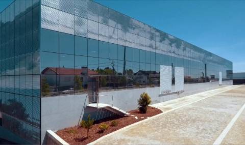 ARRENDAMENTO DE PAVILHÃO INDUSTRIAL – 2000 m² | ESCAPÃES SMF