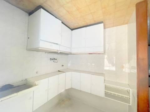 Prédio para Habitação e Comércio!
