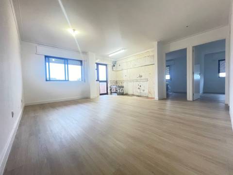 Apartamento T2 próximo da Estação do Metro!