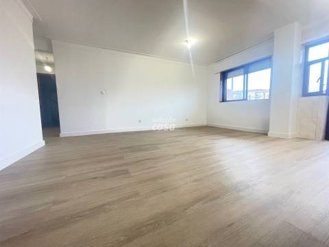 Apartamento T2 próximo da Estação do Metro!