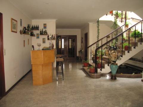 Moradia T6 Canelas Centro