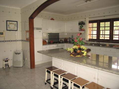 Moradia T6 Canelas Centro
