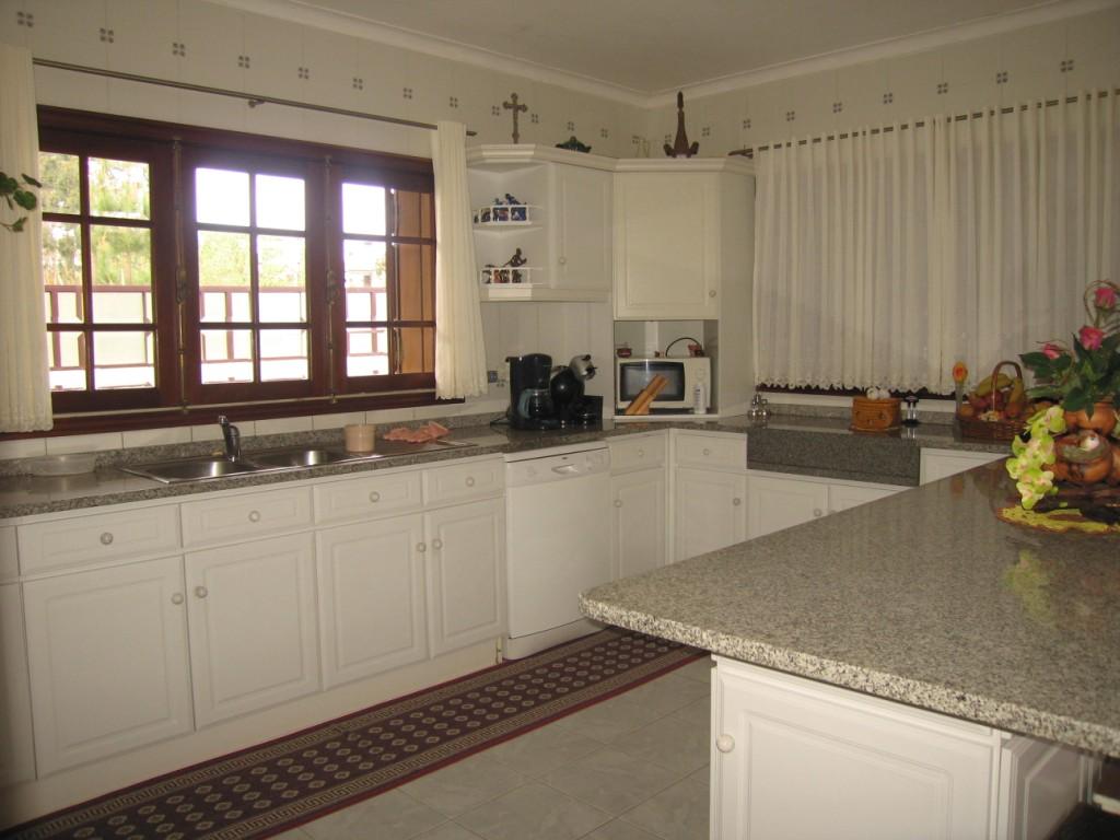 Moradia T6 Canelas Centro