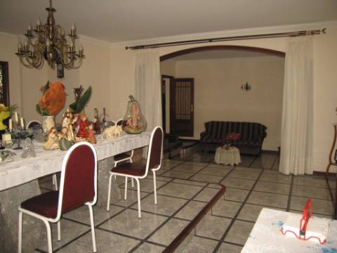 Moradia T6 Canelas Centro