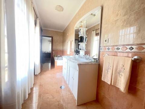 Moradia T6 Canelas Centro