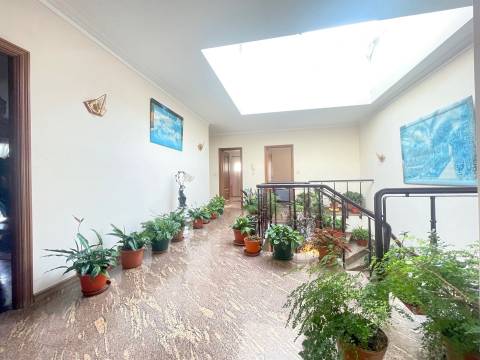 Moradia T6 Canelas Centro