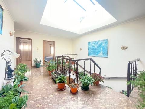 Moradia T6 Canelas Centro