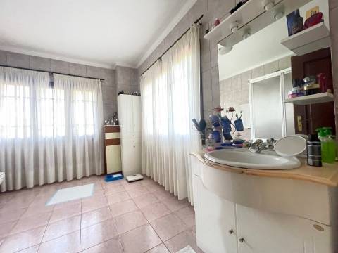 Moradia T6 Canelas Centro