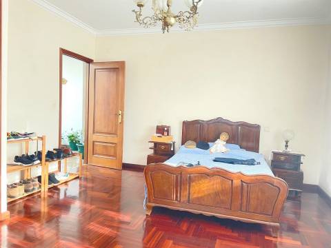 Moradia T6 Canelas Centro