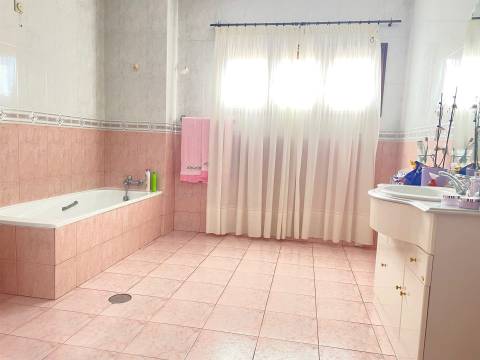 Moradia T6 Canelas Centro