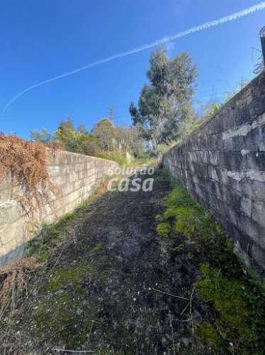 Terreno misto com 1470m2, localizado em Vilar do Paraíso!
