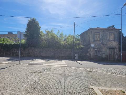 Terreno de 2.259 m2 com Moradia T3 para demolição em Leça do Balio! Matosinhos! Porto!