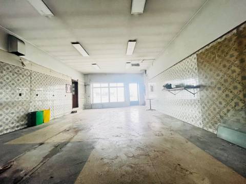 Prédio para Habitação e Comércio!