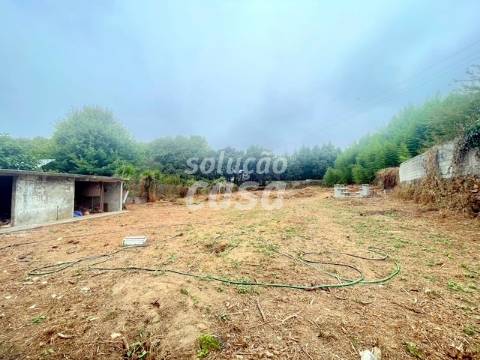 Moradia Isolada T4 TOTALMENTE REMODELADA, com 2860m2 de Terreno!