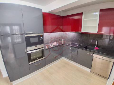 Apartamento T2 com Lugar de Garagem, localizado a 600 metros do Metro!