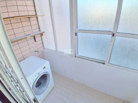 Apartamento T2 com Lugar de Garagem, localizado a 600 metros do Metro!