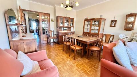 Apartamento T2+1 com Garagem, no Jardim Soares dos Reis!