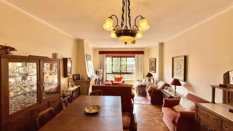 Apartamento T2+1 com Garagem, no Jardim Soares dos Reis!