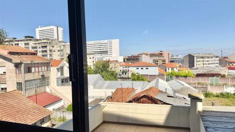 Apartamento T2+1 com Garagem, no Jardim Soares dos Reis!