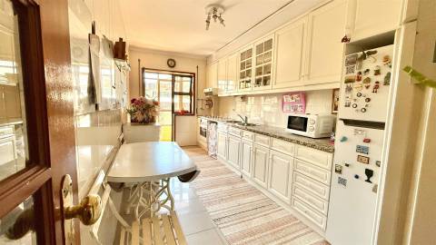 Apartamento T2+1 com Garagem, no Jardim Soares dos Reis!