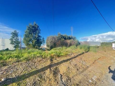 Terreno com 606m2, localizado próximo do Centro de Canelas!