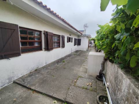 🌊🏡 Moradia Exclusiva na Torreira – Entre a Praia e a Ria