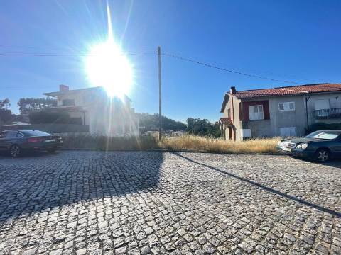 Terreno com 475m2, localizado em Pedroso!
