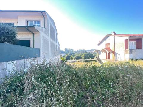 Terreno com 475m2, localizado em Pedroso!