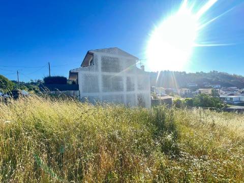 Terreno com 475m2, localizado em Pedroso!