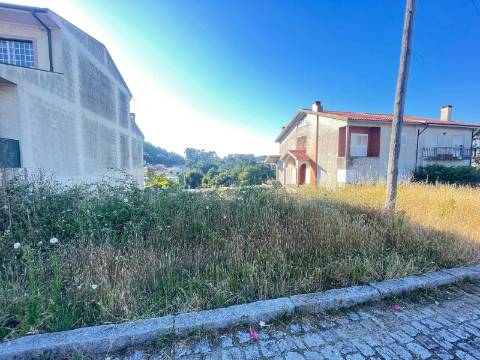 Terreno com 475m2, localizado em Pedroso!