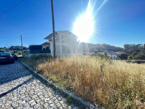 Terreno com 475m2, localizado em Pedroso!