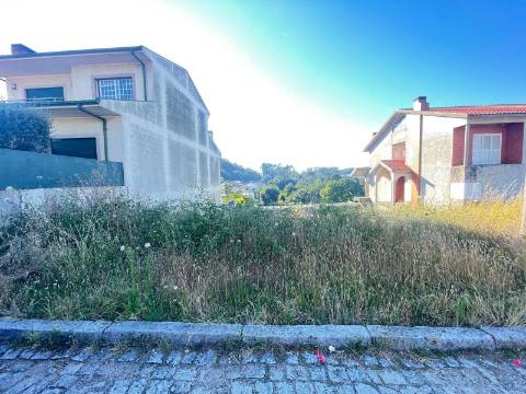 Terreno com 475m2, localizado em Pedroso!