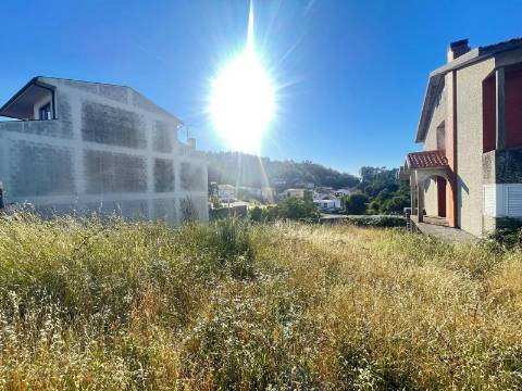Terreno com 475m2, localizado em Pedroso!