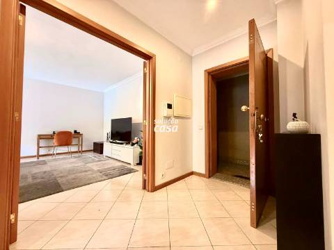Apartamento T2 com Lugar de Garagem | Excelente Localização