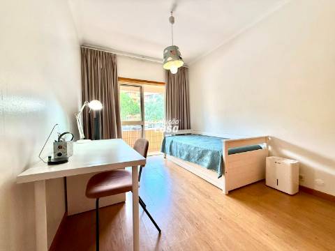 Apartamento T2 com Lugar de Garagem | Excelente Localização