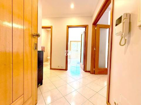 Apartamento T2 com Lugar de Garagem | Excelente Localização