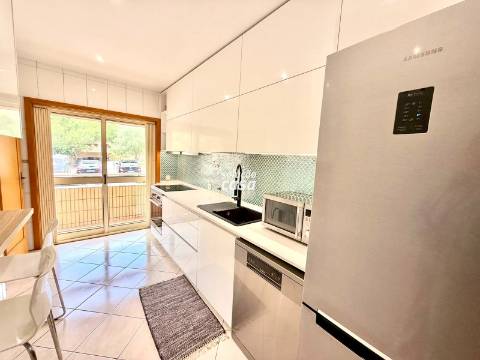 Apartamento T2 com Lugar de Garagem | Excelente Localização