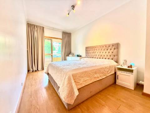 Apartamento T2 com Lugar de Garagem | Excelente Localização