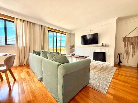 Apartamento T2 MOBILADO, no último piso, em Soares dos Reis!
