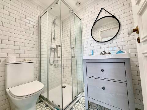 Apartamento T2 MOBILADO, no último piso, em Soares dos Reis!